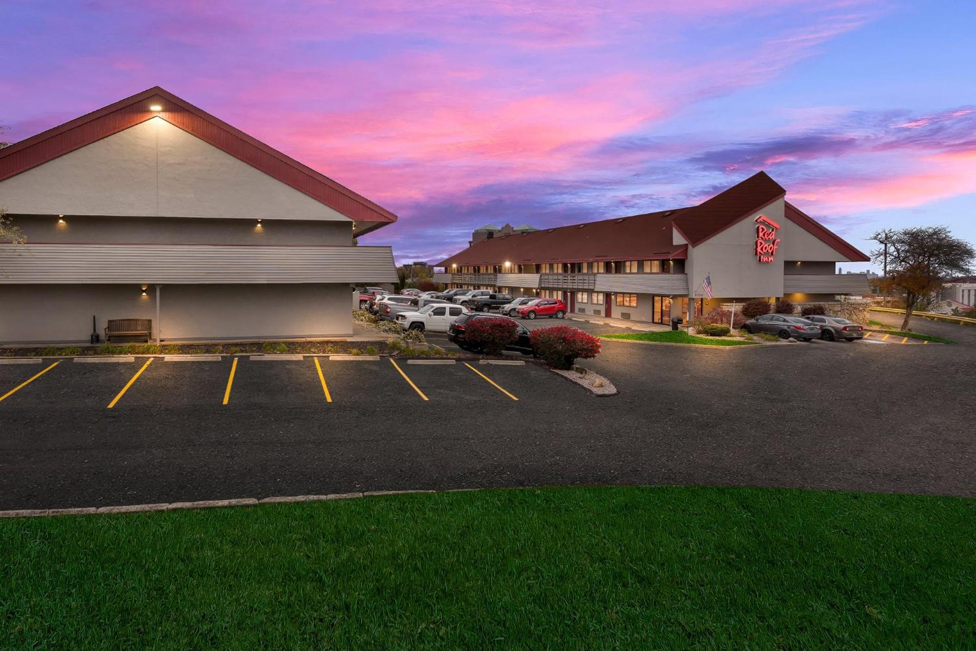 Red Roof Inn Cleveland - Индепенденс Экстерьер фото
